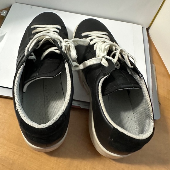 Ecco Leather Shoes – Black & White, Size 9 - Picture 4 of 7